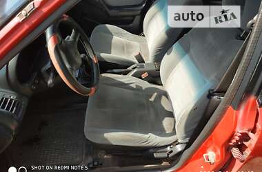 Хэтчбек Mazda 323 1990 в 