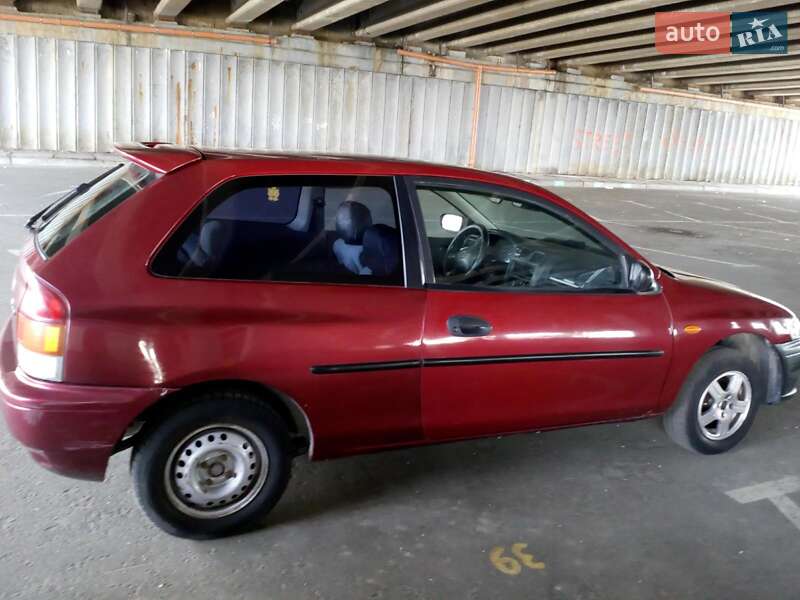 Хетчбек Mazda 323 2001 в Києві