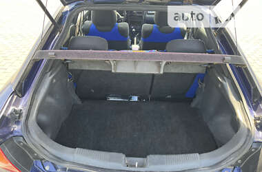 Седан Mazda 323 1996 в 