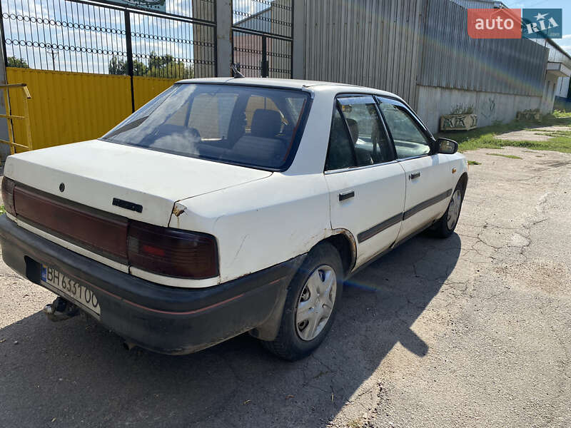 Седан Mazda 323 1992 в Олександрії