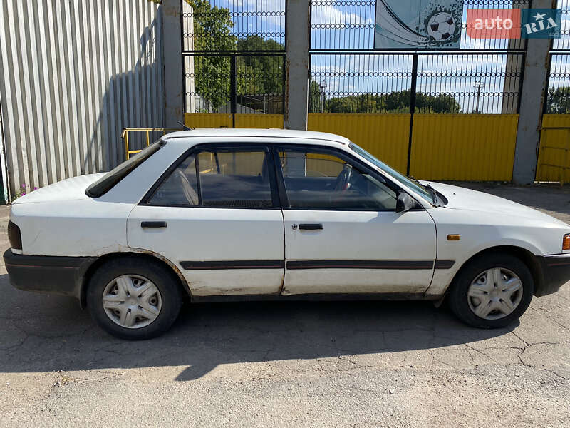 Седан Mazda 323 1992 в Олександрії