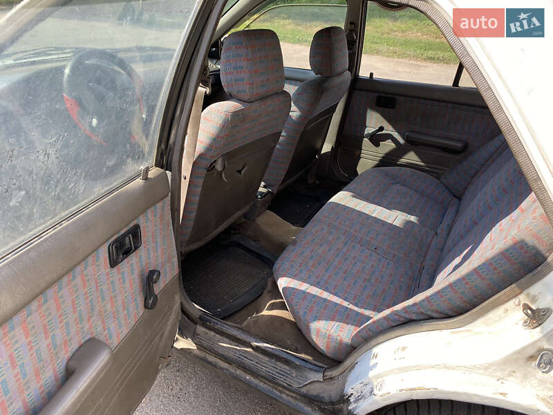 Седан Mazda 323 1992 в Олександрії