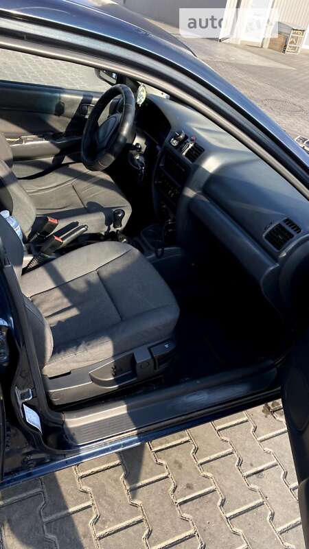 Седан Mazda 323 1997 в Одессе