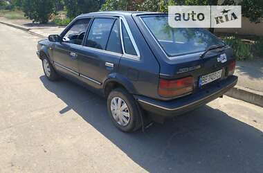 Седан Mazda 323 1986 в Новой Одессе