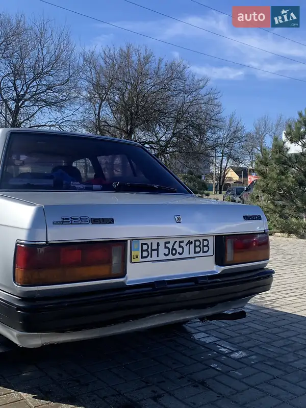 Mazda 323 1987