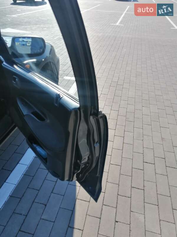 Седан Mazda 323 1996 в Одесі