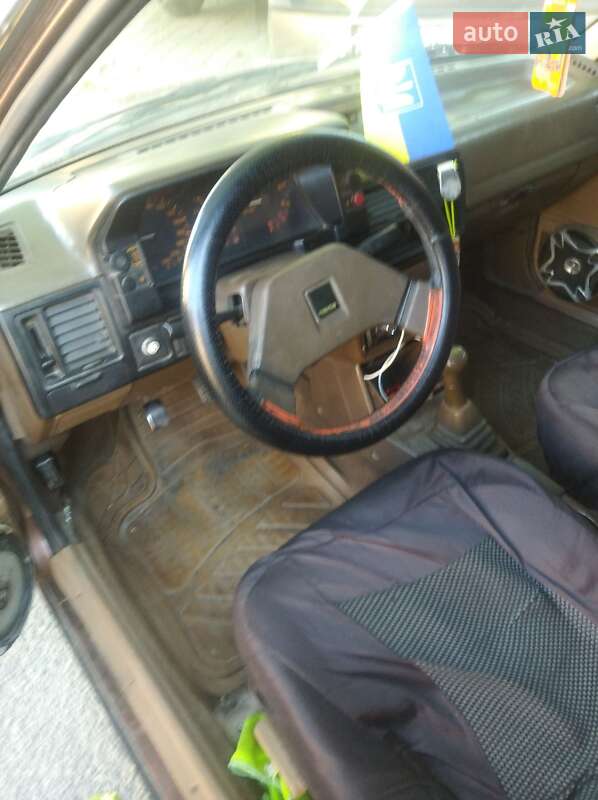 Универсал Mazda 323 1987 в Днепре