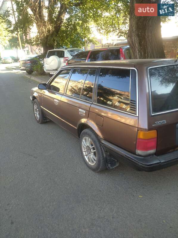 Универсал Mazda 323 1987 в Днепре