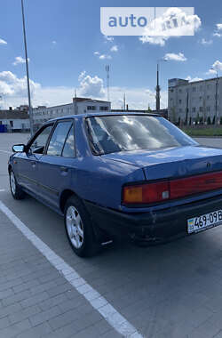 Седан Mazda 323 1990 в Виннице