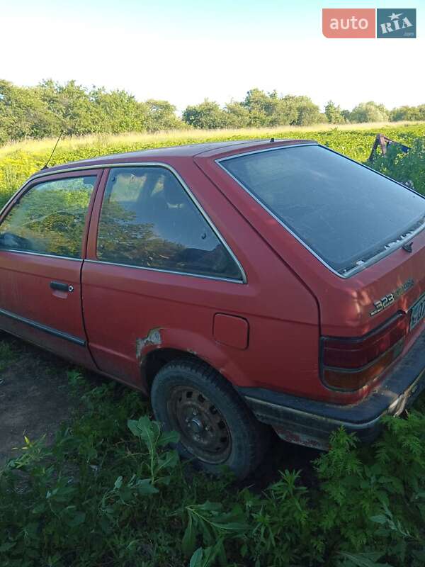 Седан Mazda 323 1985 в Виннице