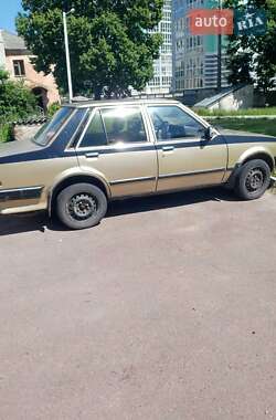 Седан Mazda 323 1981 в 