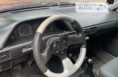 Седан Mazda 323 1993 в Одесі