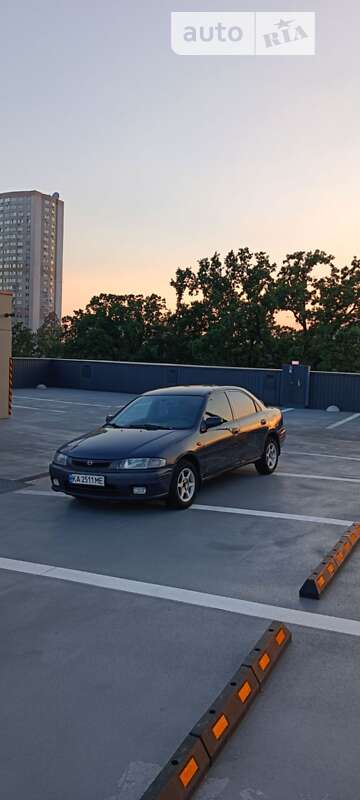 Седан Mazda 323 1998 в Киеве