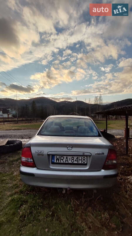 Седан Mazda 323 2000 в Рожнятове