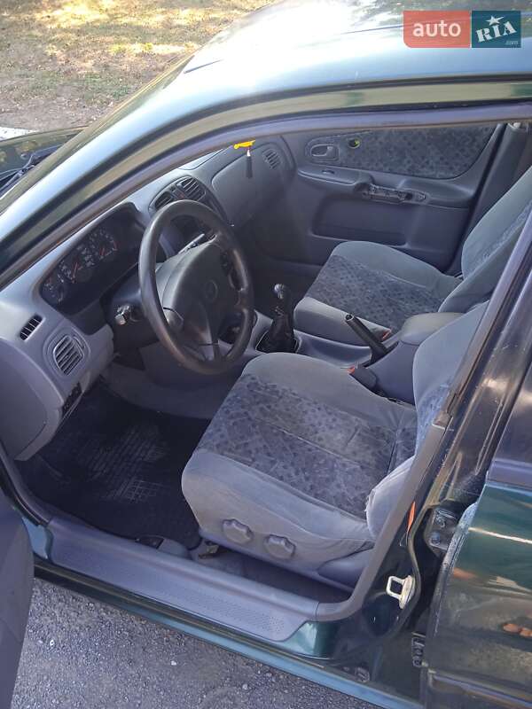 Хэтчбек Mazda 323 1998 в Сваляве