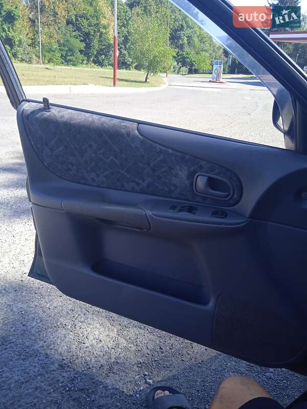 Хэтчбек Mazda 323 1998 в Сваляве