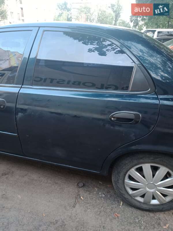 Седан Mazda 323 1996 в Киеве