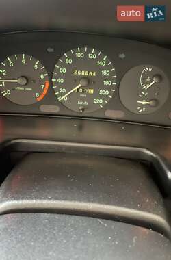 Хэтчбек Mazda 323 1996 в 