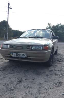 Седан Mazda 323 1992 в Макарове