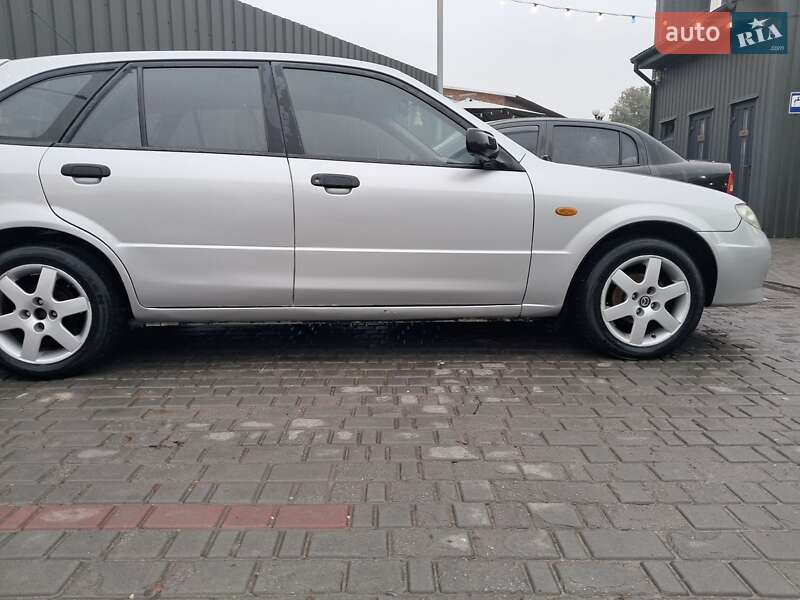 Хэтчбек Mazda 323 2001 в Каменец-Подольском