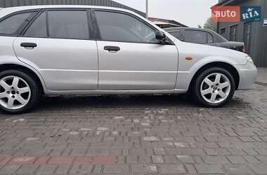Хэтчбек Mazda 323 2001 в 