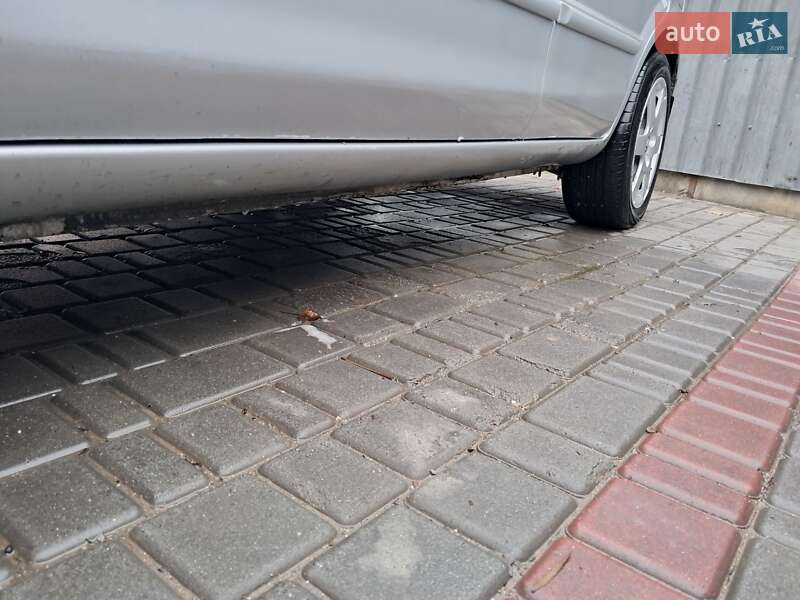 Хэтчбек Mazda 323 2001 в Каменец-Подольском