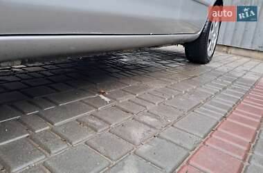 Хэтчбек Mazda 323 2001 в 