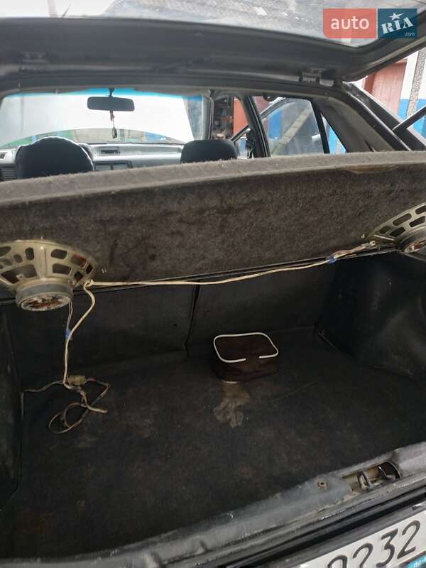 Хэтчбек Mazda 323 1988 в Каменец-Подольском