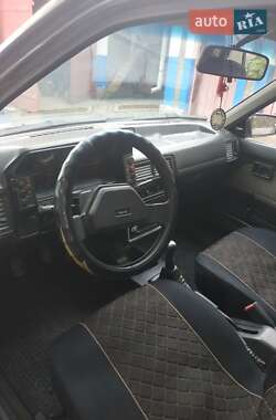 Хэтчбек Mazda 323 1988 в Каменец-Подольском