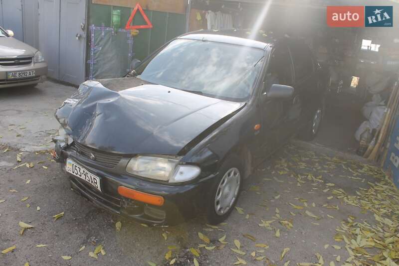 Седан Mazda 323 1996 в 