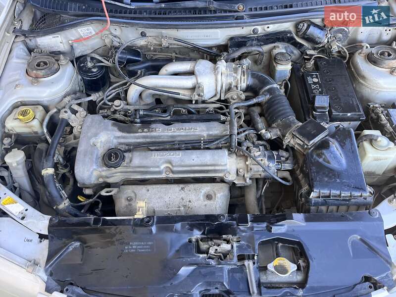 Седан Mazda 323 1996 в Ивано-Франковске