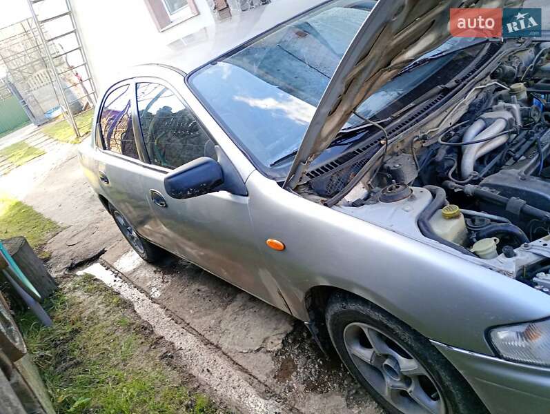 Mazda 323 1998