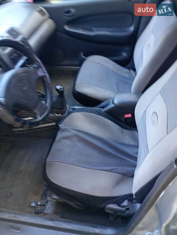 Седан Mazda 323 1998 в Ивано-Франковске