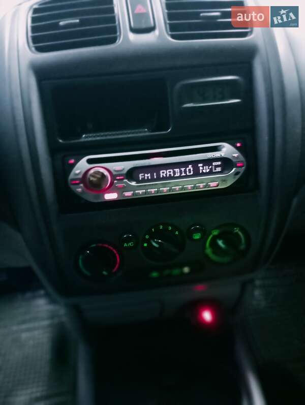 Хэтчбек Mazda 323 2001 в Киеве