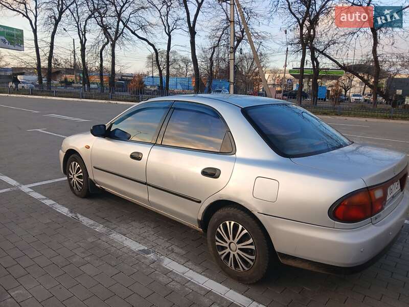 Mazda 323 1996