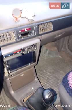 Седан Mazda 323 1994 в 