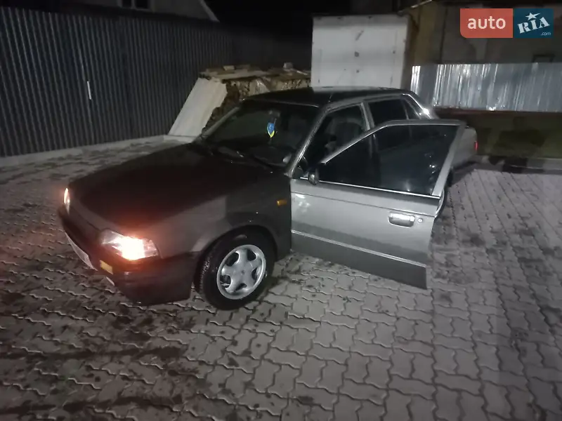Mazda 323 1989