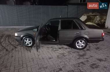 Седан Mazda 323 1989 в 