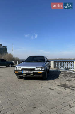 Седан Mazda 323 1988 в Днепре