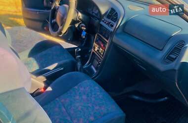 Хэтчбек Mazda 323 1994 в 