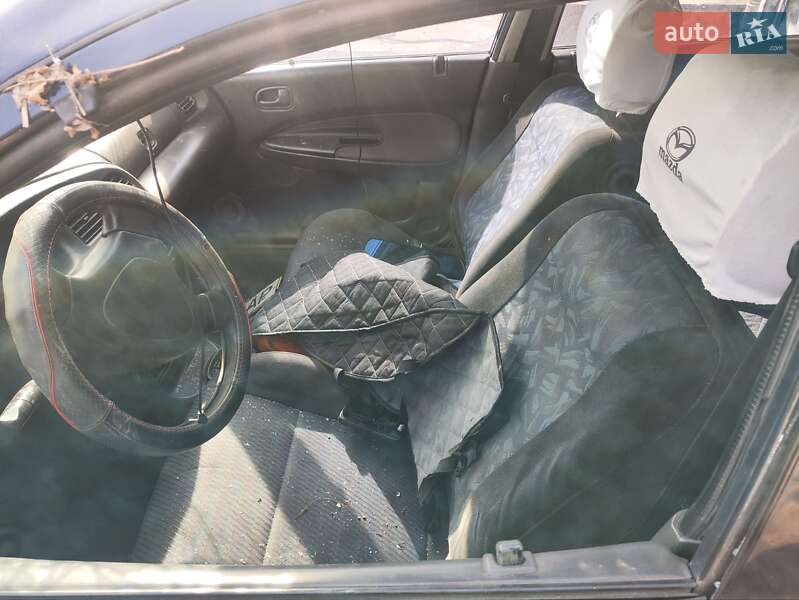 Седан Mazda 323 1996 в Запоріжжі