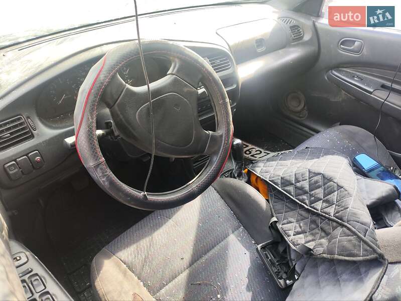Седан Mazda 323 1996 в Запоріжжі