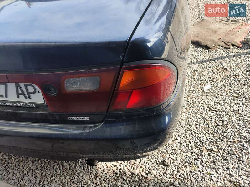 Седан Mazda 323 1996 в Запоріжжі