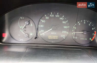 Седан Mazda 323 1997 в 