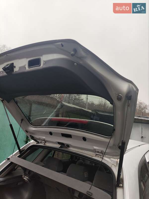 Хэтчбек Mazda 323 1998 в Светловодске