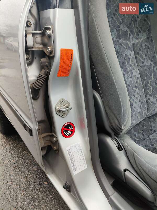 Хэтчбек Mazda 323 1998 в Светловодске