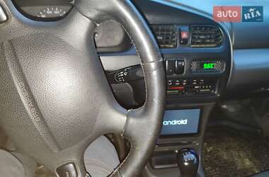 Седан Mazda 323 1996 в 