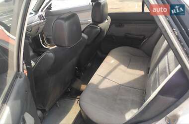 Седан Mazda 323 1989 в 