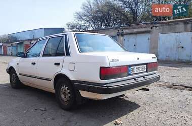 Седан Mazda 323 1989 в 