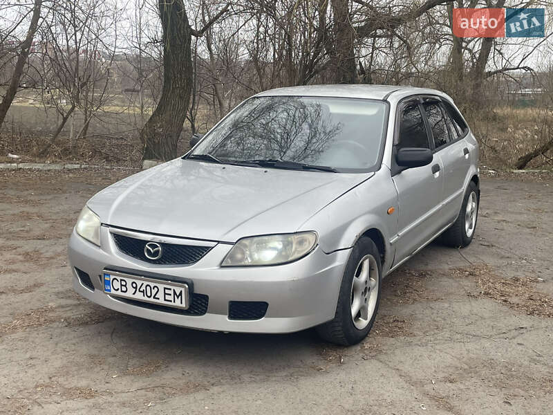Хэтчбек Mazda 323 2002 в 